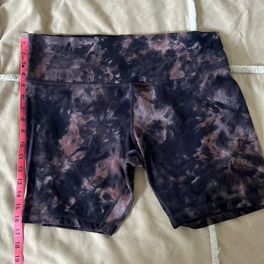 Lululemon bike shorts XL
